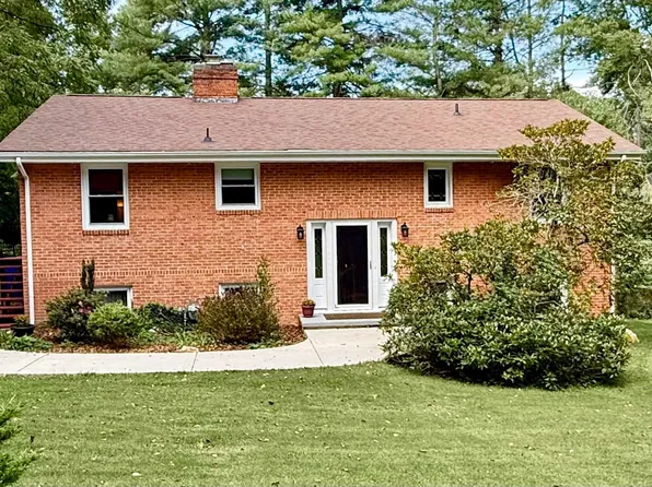305 Cork Dr, Blacksburg, VA 24060