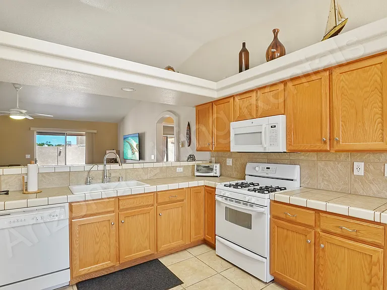 2665 Daytona Ave — Photo 8