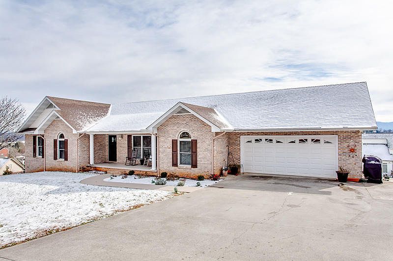 1st image of 345 Meadowlake Cir
