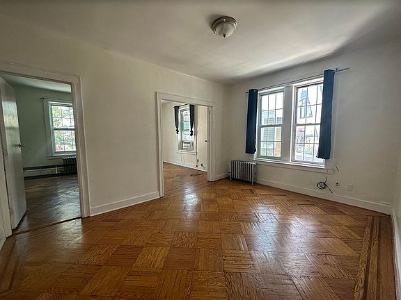 3rd image of 41-10 29th St #3