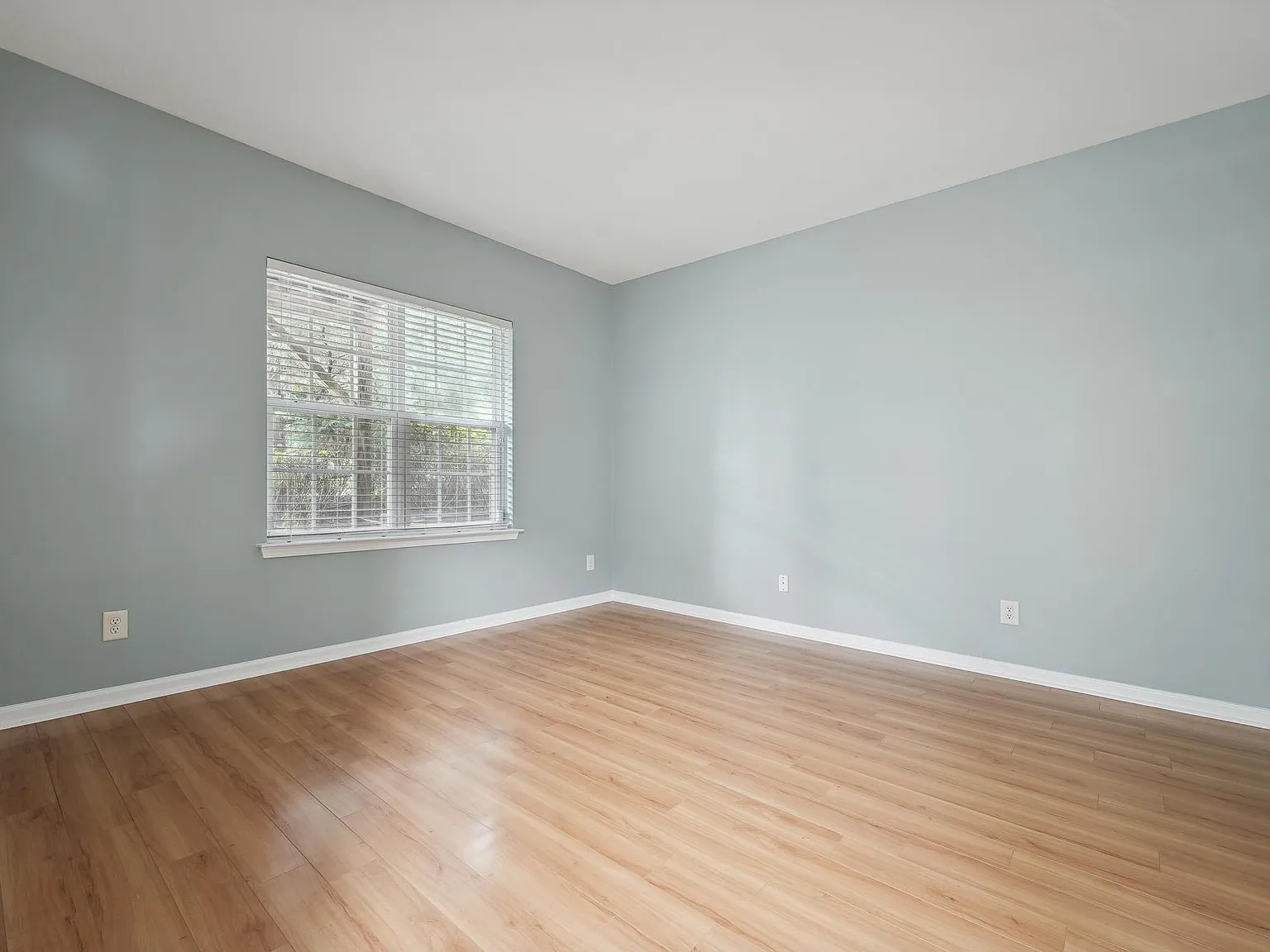3 bed, 1909 sqft, $2,150 — Photo 3