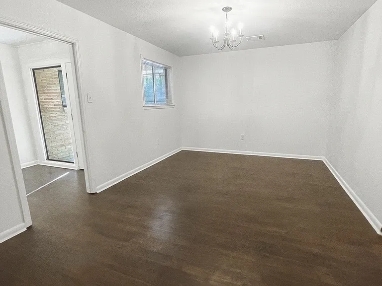 246 Maxine Dr — Photo 3