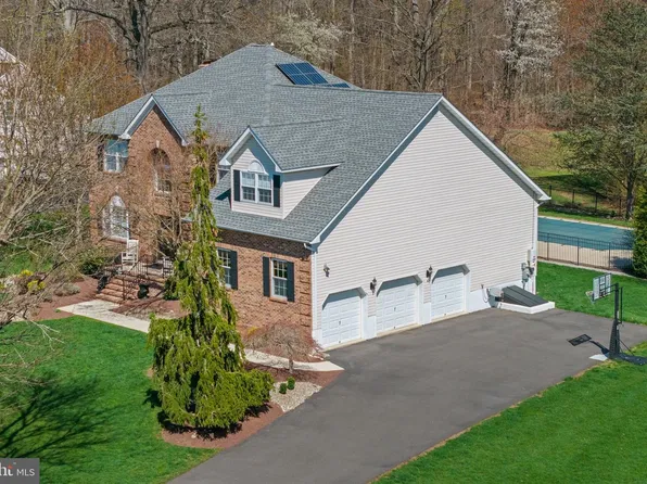 18 Annie Ln, Robbinsville, NJ 08691