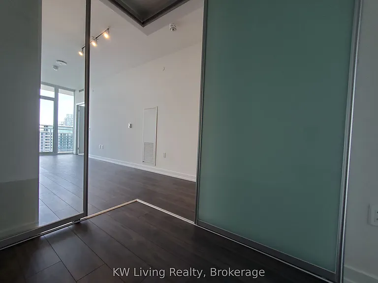 33 Helendale Ave #2504 — Photo 5