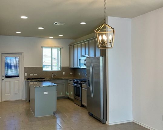 4th image of 109 Carlina Loop