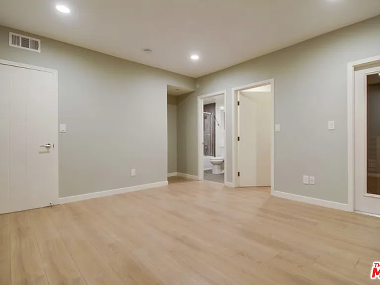 6119 Fountain Ave — Photo 8