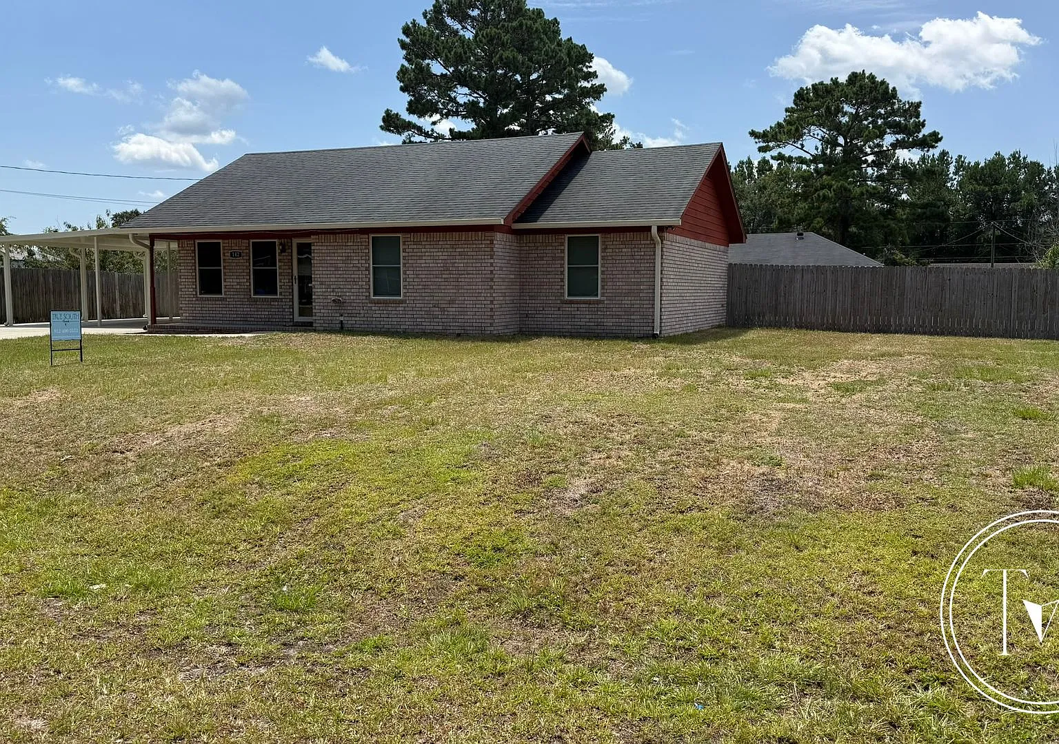 Charming 3-Bedroom Home in Smiley Woods! — Photo 3