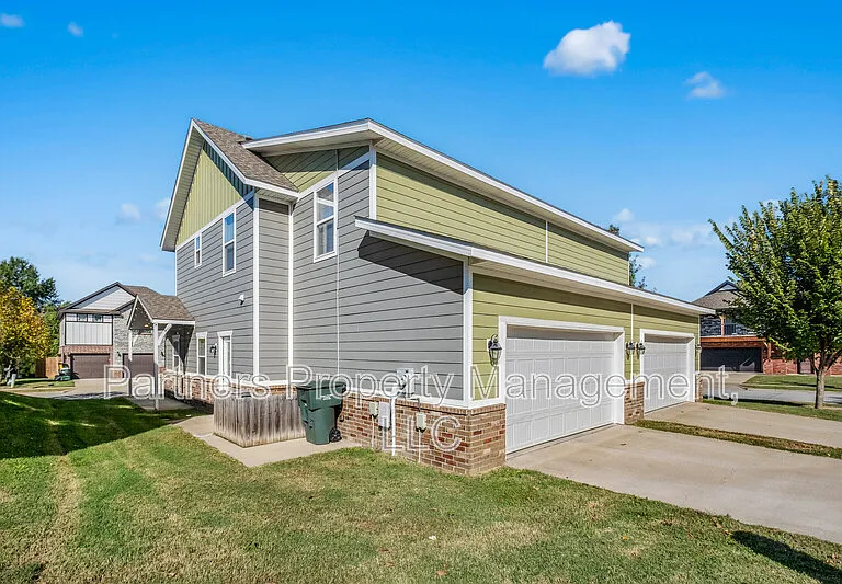 1340 Sicily Ln — Photo 25