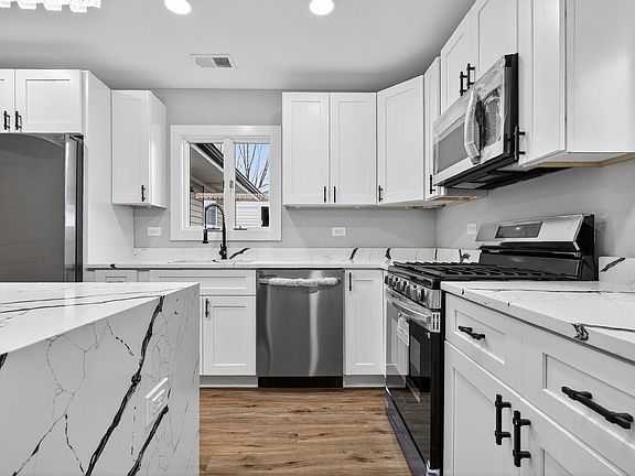 3rd image of 339 Blackhawk Dr
