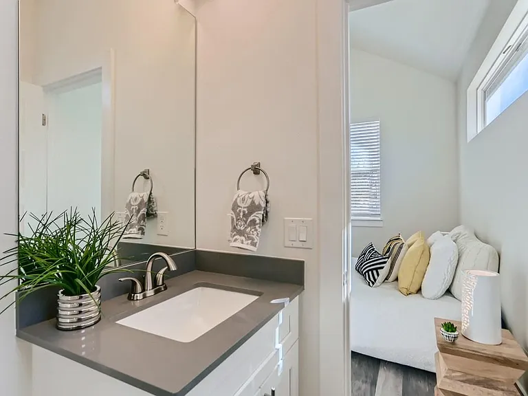 Master suite 1 w/ on-suite bathroom