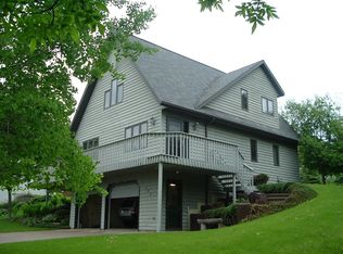 155 Moonlight Dr, Platteville, WI 53818