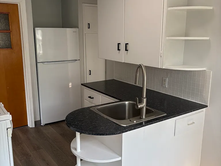 425 Lyon St NE #1 — Photo 16