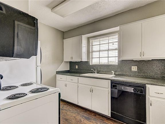 5th image of 1701 E Lindsey St APT 4