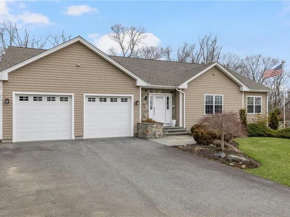 33 Abatecola Way, Johnston, RI 02919