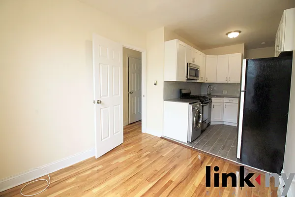 Rented by Link NY Realty | media 4