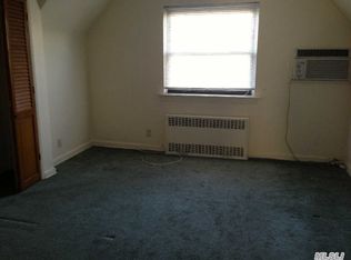 5640 Hamilton Pl, Maspeth, NY 11378