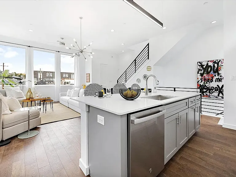 4818 Manett St #102 — Photo 12