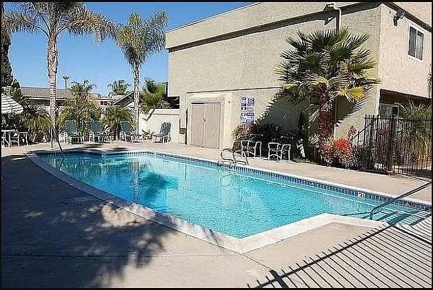 1st image of 323 S Mollison Ave Unit 3