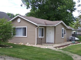 4914 Parkview Dr, Mccullom Lake, IL 60050