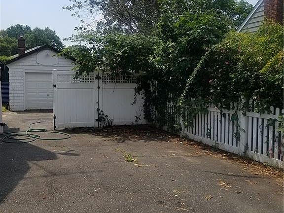 4th image of 28 E Marshall St