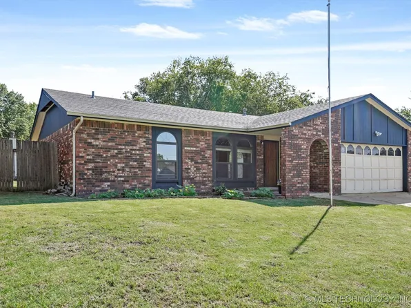 1233 W Memphis St, Broken Arrow, OK 74012