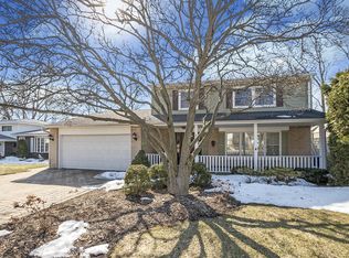 9051 Primrose Ln, Hickory Hills, IL