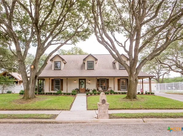 203 Champions Row, Victoria, TX 77904