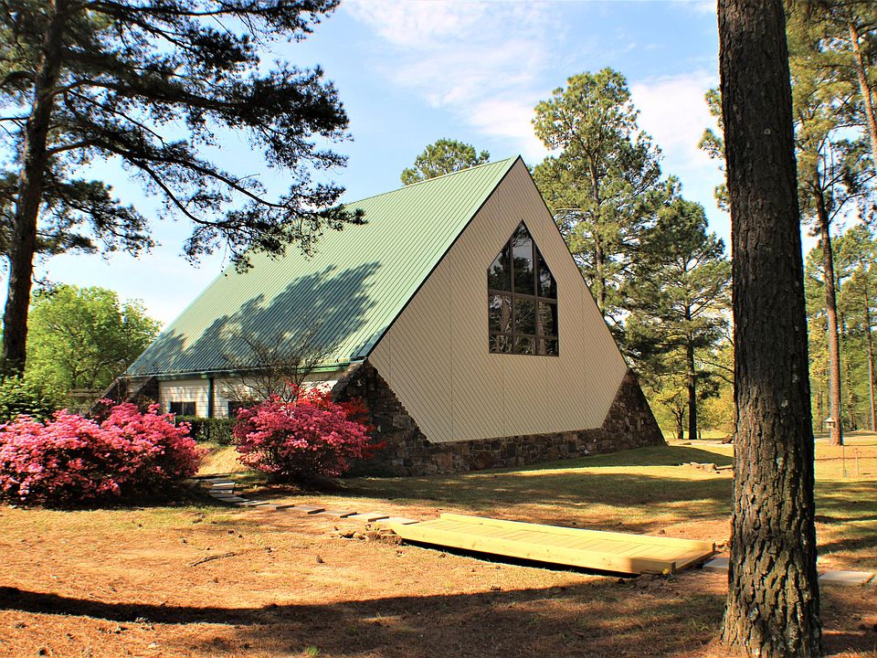 1st image of 233 Chateau Dr