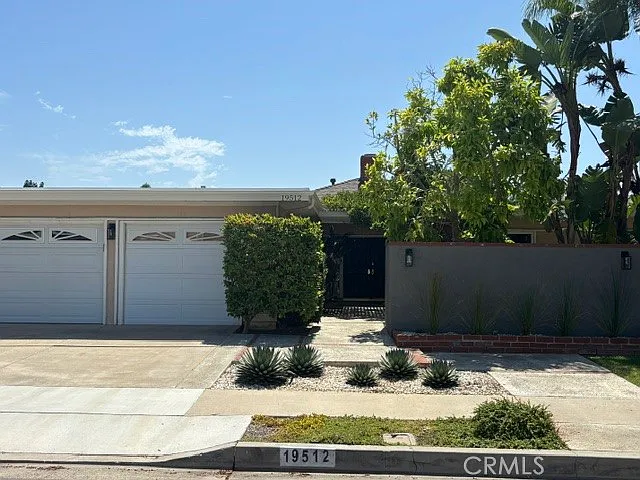19512 Sierra Santo Rd — Photo 32