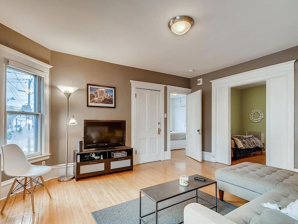 1st image of 813 Lowry Ave NE #2