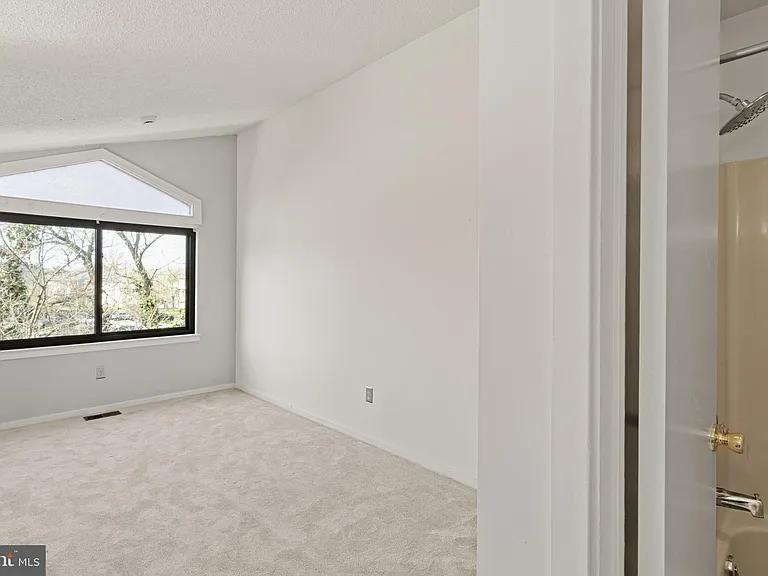 2204 Sandra Rd — Photo 27