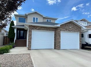 938 NE Manor Pl SE, Redcliff, AB T0J 2P0