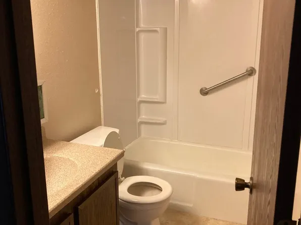 1108 22nd St APT 4, Gothenburg, NE 69138