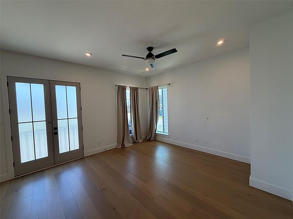 4th image of 3318 McKinney St