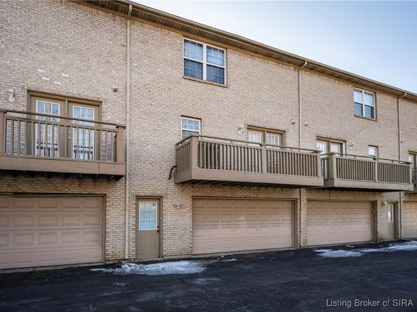 303 Colonial Club Drive, New Albany, IN 47150