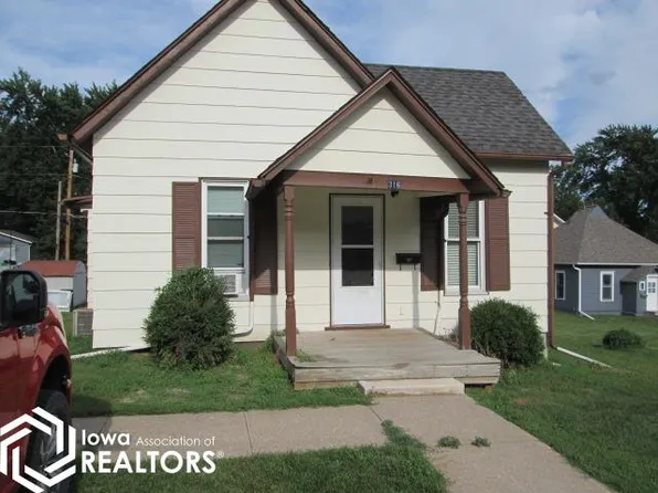316 S Main St, Chariton, IA 50049
