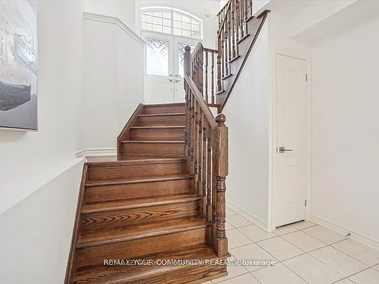 2172 Dawson Cres — Photo 24