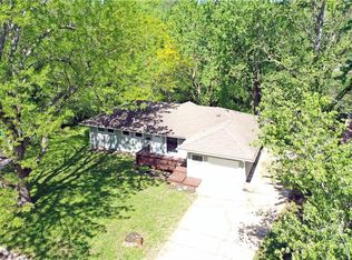 1404 SW Peggy Cir, Lees Summit, MO 64063