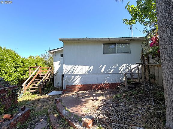 4th image of 781 N 8th St