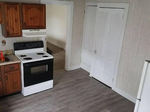 3rd image of 217-219 Columbia St #217-3