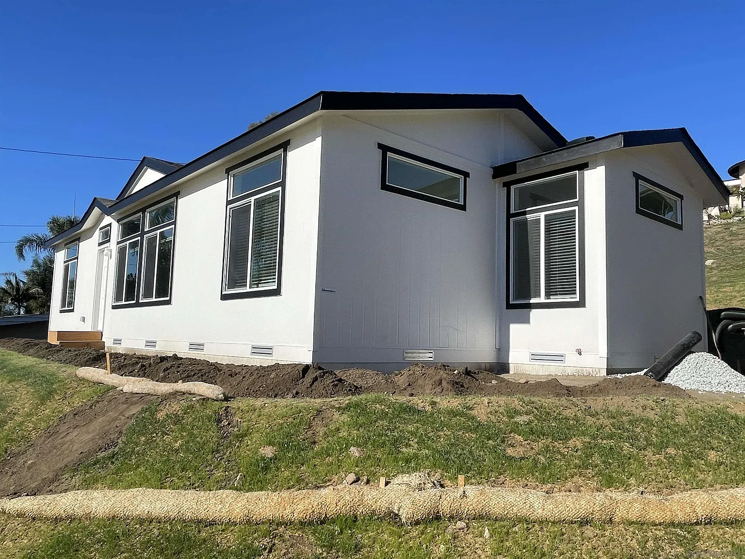 3 bed, 2.0 bath, 1200 sqft, $3,595 — Photo 3