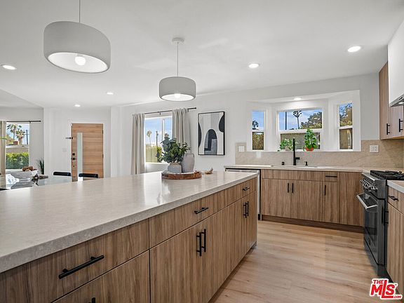 3rd image of 4151 W 63rd St