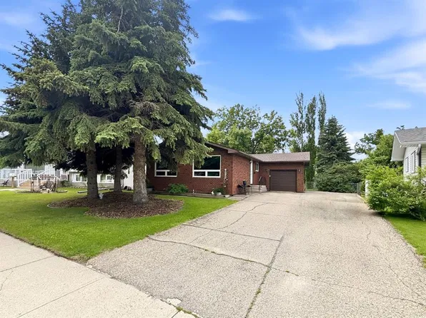 12 NE Malcolm Cres, Red Deer, AB T4N 0J8