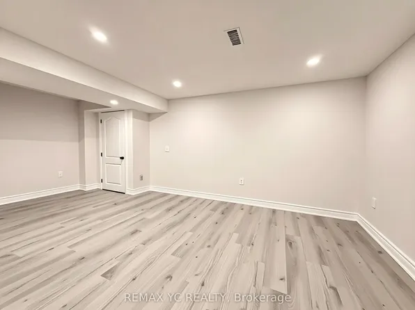 402 Handley Cres #Basement, Newmarket, ON L3Y 4T4