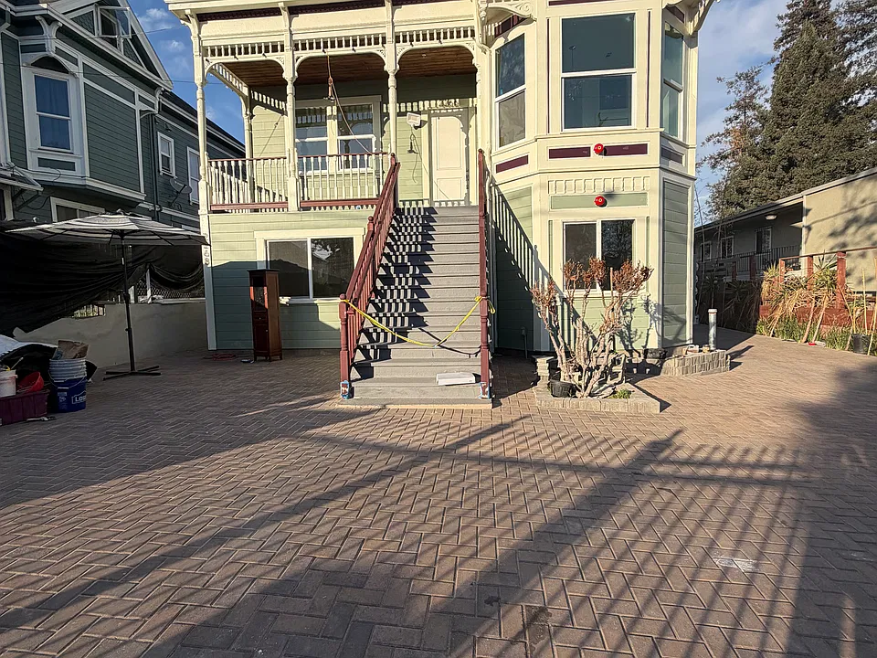 Building Photo 3