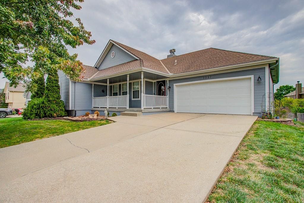 1237 SE Rosehill Dr, Lees Summit, MO 64081 MLS 2453954 Zillow