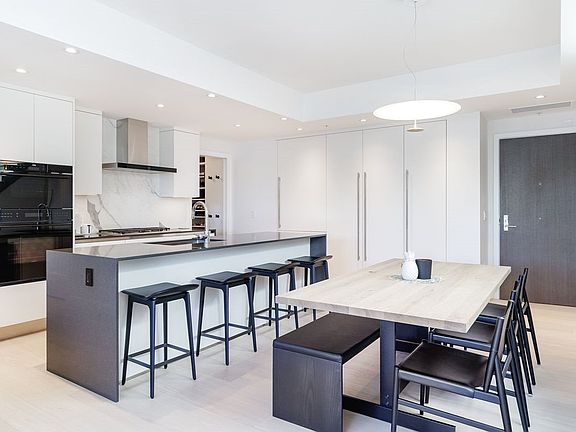 4th image of 717 W 17th Ave #402