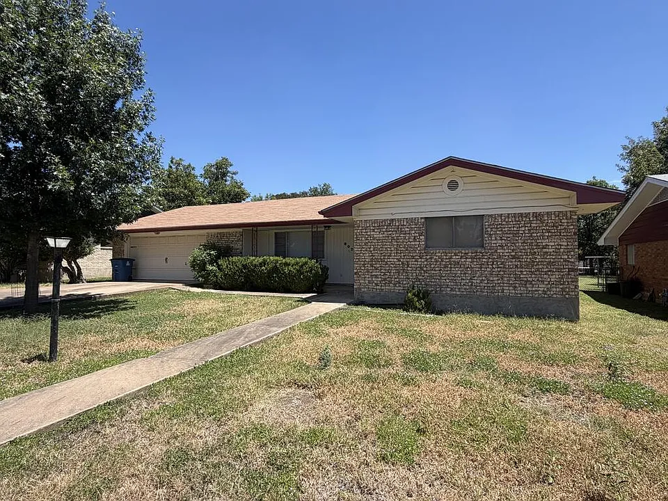 802 Lake Dr
