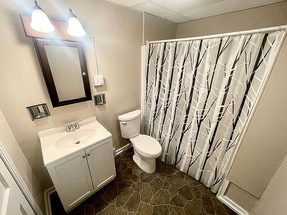 3rd image of 702 W 26th St APT 2