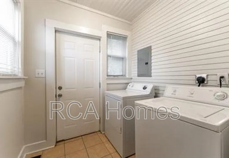 1015 E Morris St — Photo 8